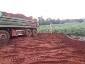 Đất san lấp, cát san lấp | Bán đất san lấp giá rẻ giao chân công trình | Đáp ứng mọi tiến độ, san lấp mặt bằng theo yêu cầu | Công ty San lấp mặt bằng uy tín.