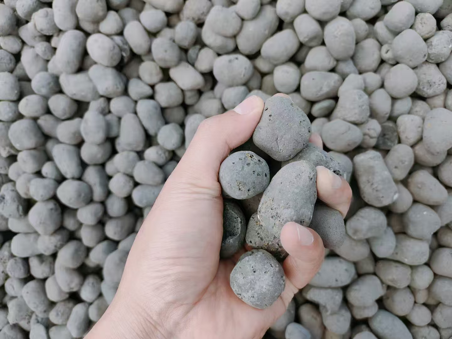 Ứng dụng sỏi nhẹ Keramzit đổ sàn mái sân thượng chống nóng và giảm tải trọng