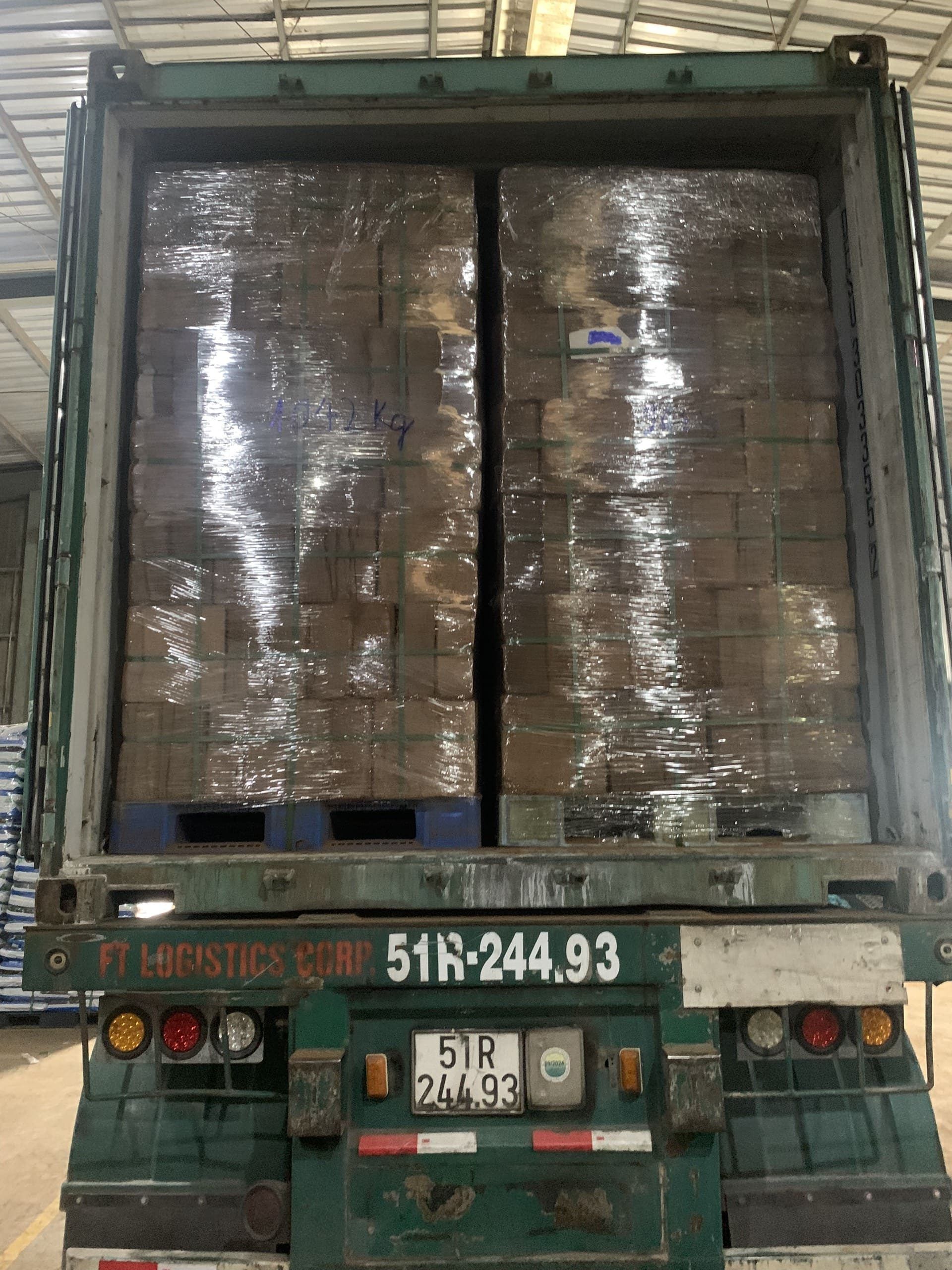 Palletizing and loading coco husk chips into containers at VinaTap factory